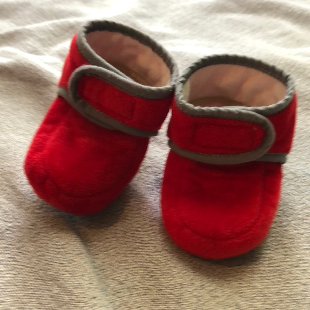 Baby slippers, size 6-18mo